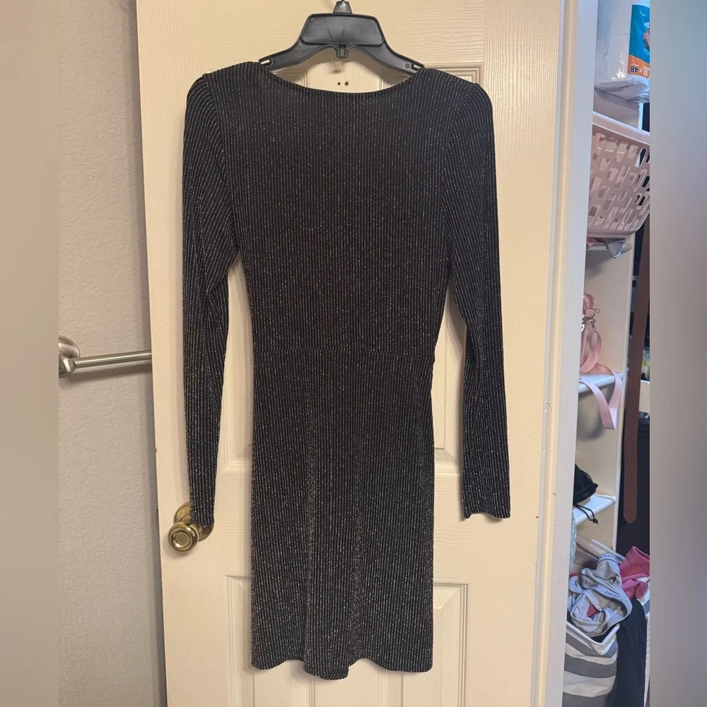 Black & Gold Glitter Long Sleeve Dress - Picture 5 of 6